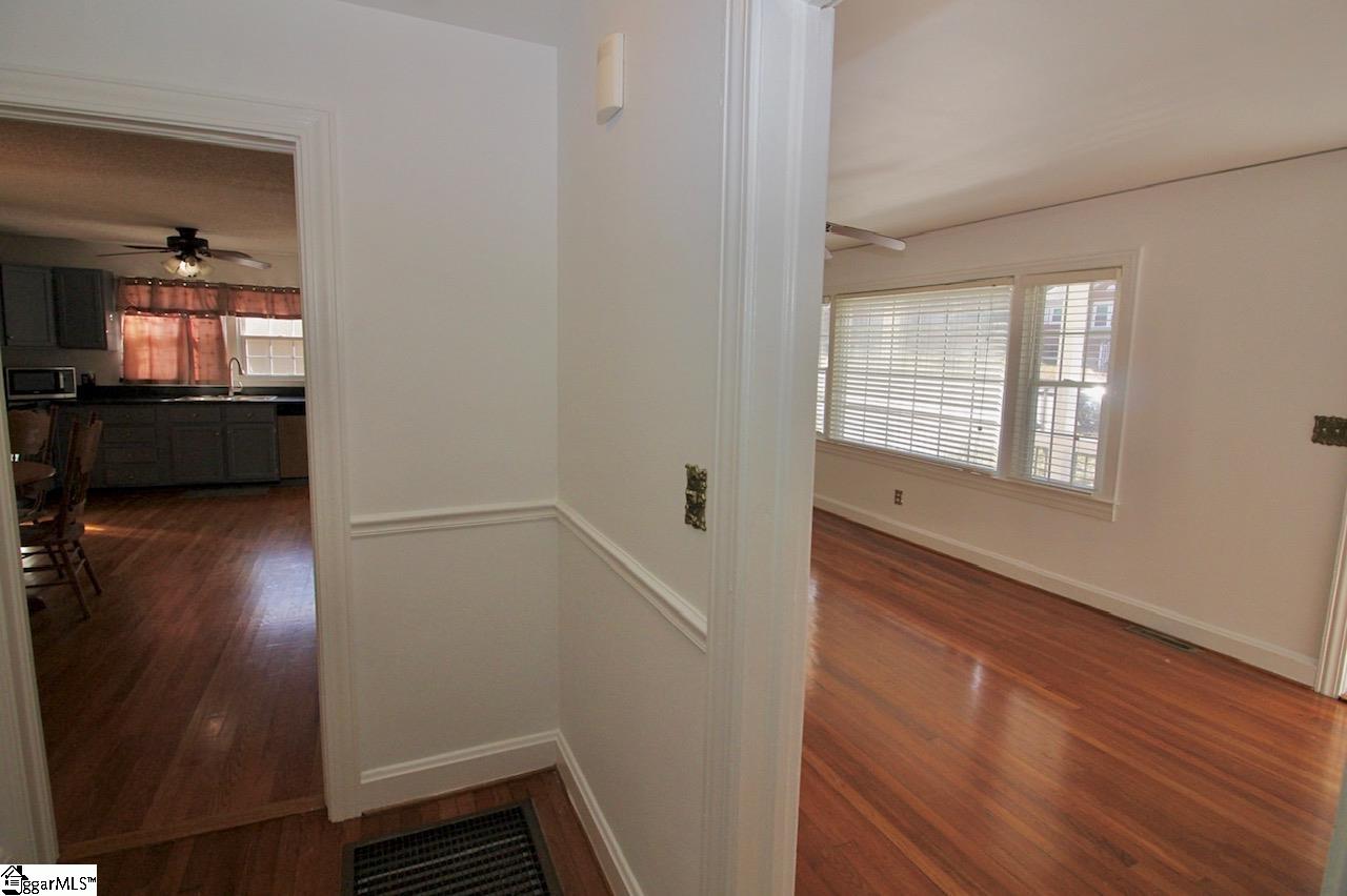 17 Springfield Avenue Greenville, SC 29611 - Photo 8 of 34