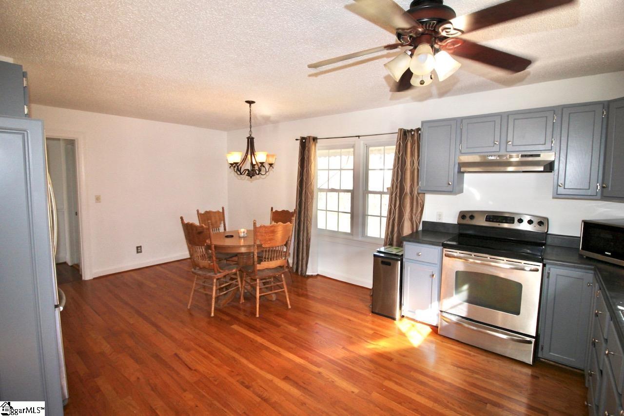 17 Springfield Avenue Greenville, SC 29611 - Photo 10 of 34