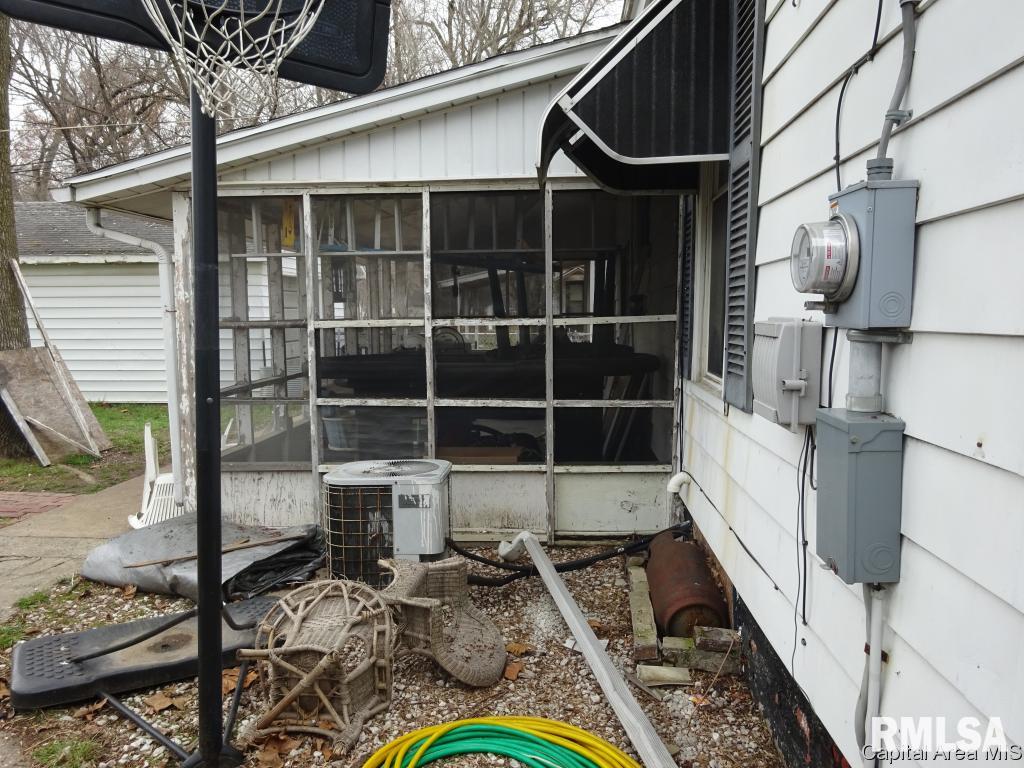 907 North 15th Street Springfield, IL 62702 - Photo 3 of 8 Gallery Image 3