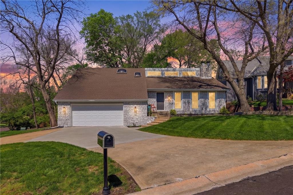 10661 Riggs Drive Overland Park, KS 66212 - Photo 2 of 32