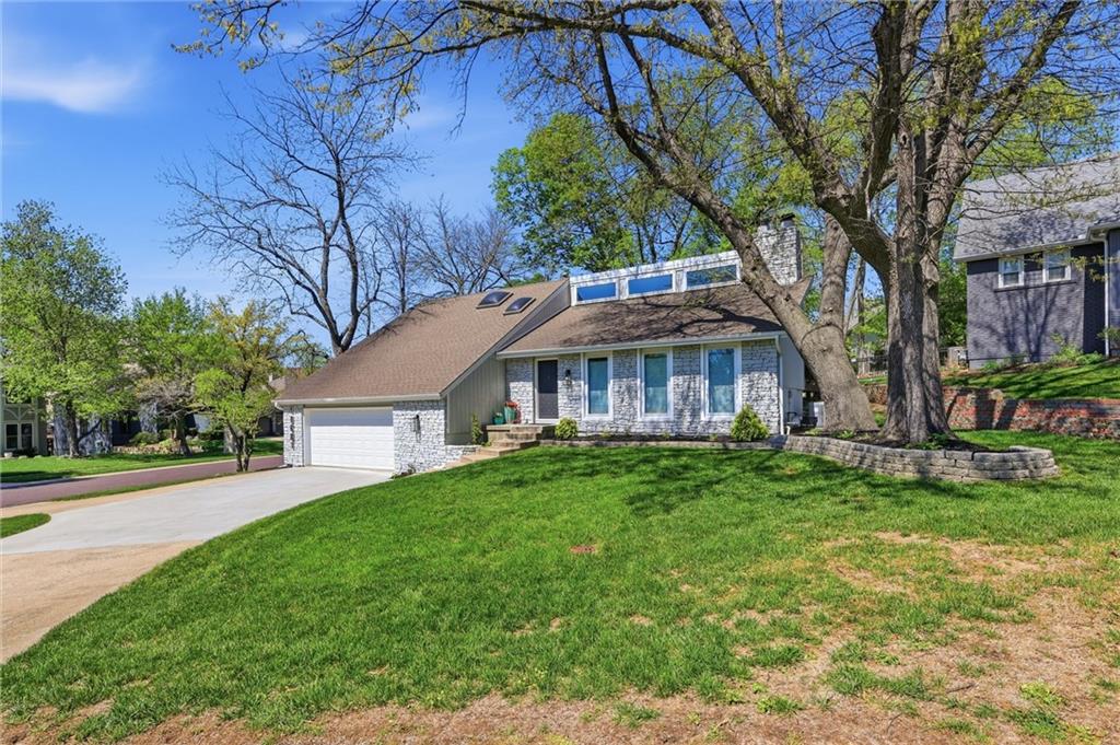 10661 Riggs Drive Overland Park, KS 66212 - Photo 3 of 32