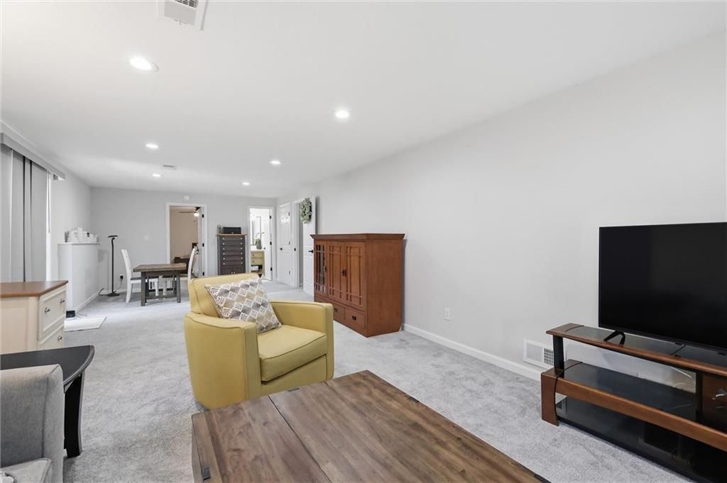 10661 Riggs Drive Overland Park, KS 66212 - Photo 5 of 32