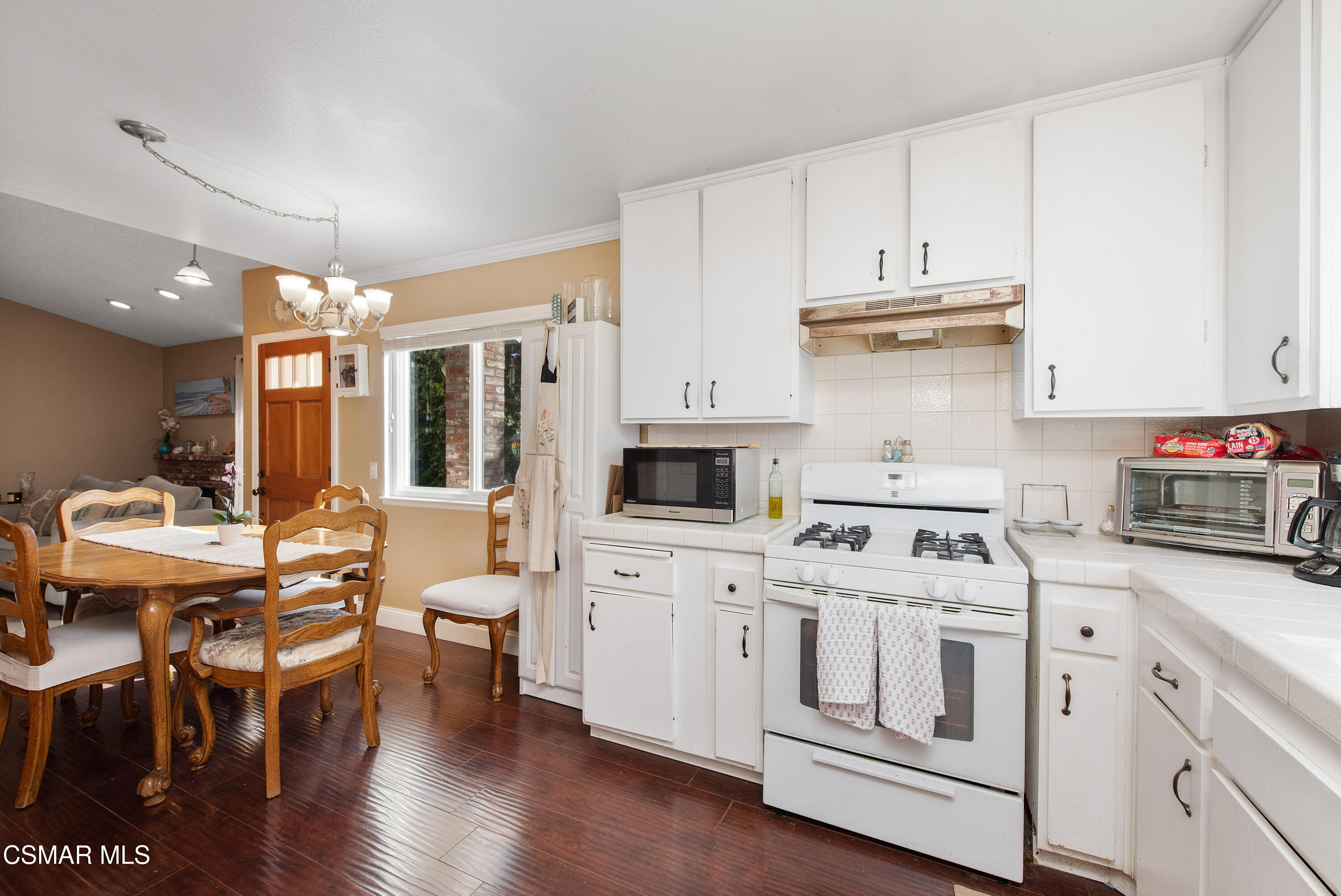 4536 North Canyonlands Road Moorpark, CA 93021 - Photo 5 of 16 4536 N Canyonlands Rd Moorpark-13