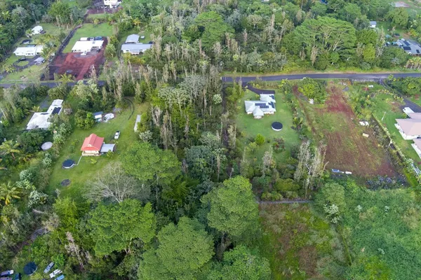 a view of yard with green space