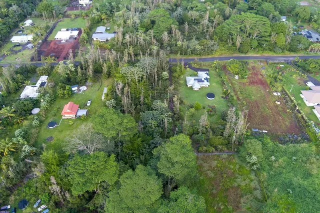 a view of yard with green space