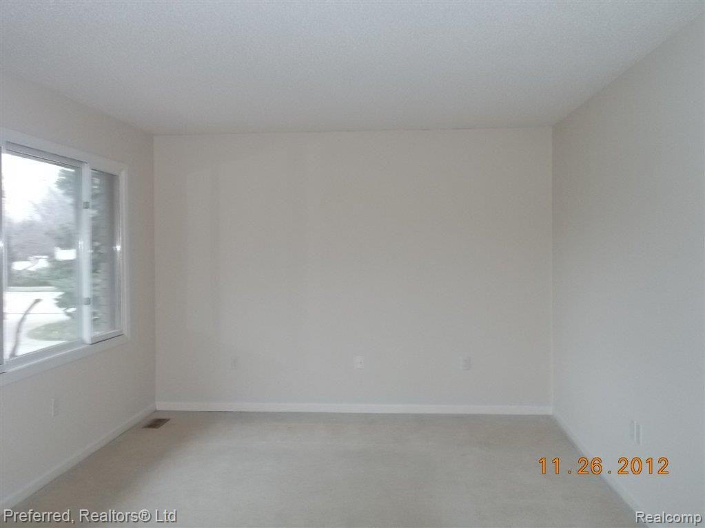 44025 Warren Road Canton, MI 48187 - Photo 8 of 24 Living Room