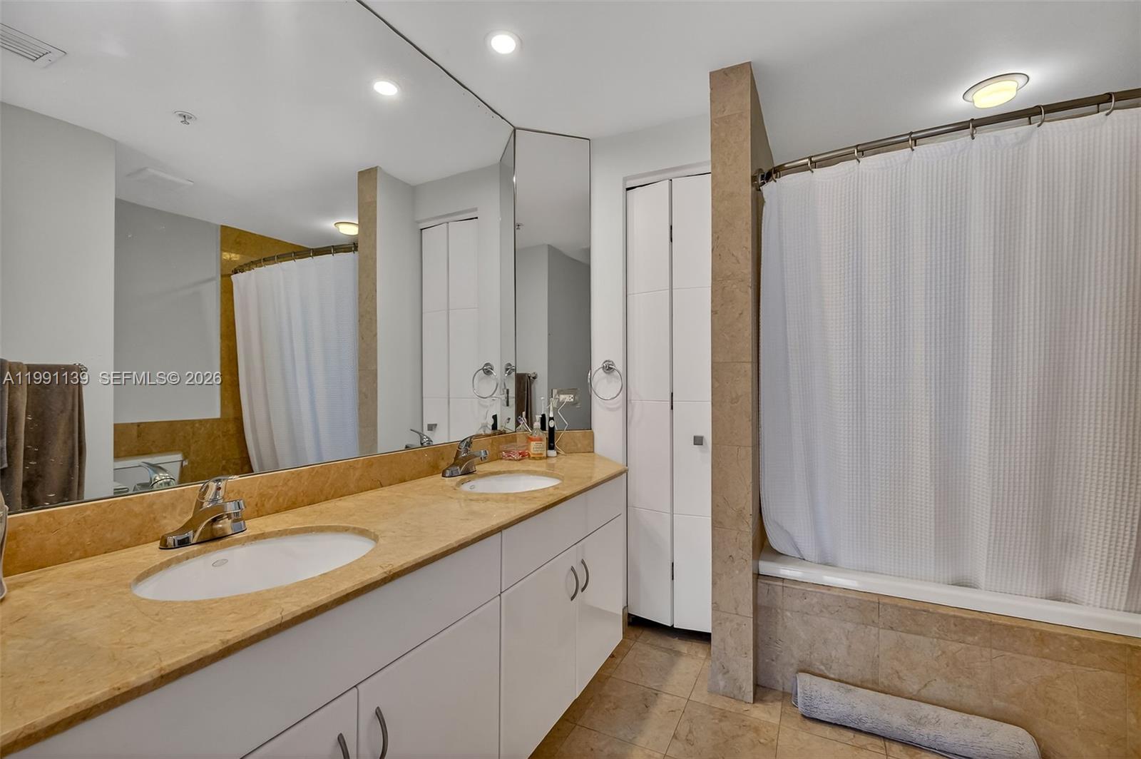 801 Brickell Key Boulevard, Unit 2502 Miami, FL 33131 - Photo 30 of 51