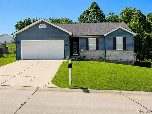 $305,000 | 1611 St Charles Drive, Hillsboro, MO 63050