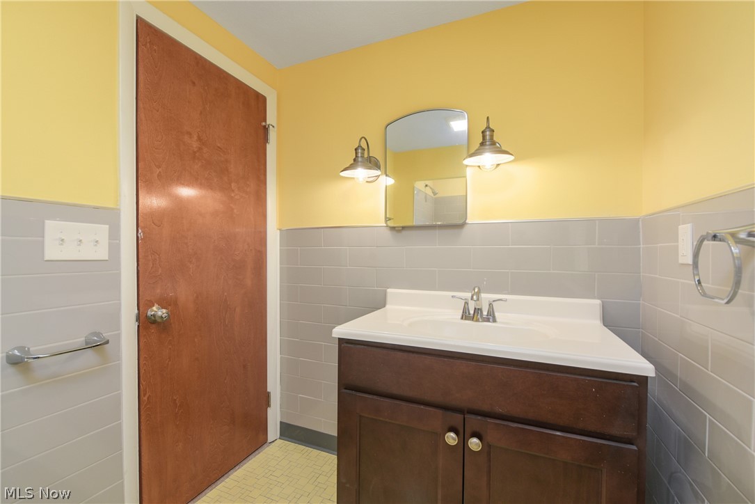 3921 Delmore Road Cleveland Heights, OH 44121 - Photo 26 of 35
