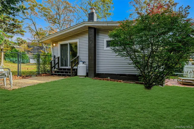 $459,000 | 133 Oak Drive, Baiting Hollow, NY 11933