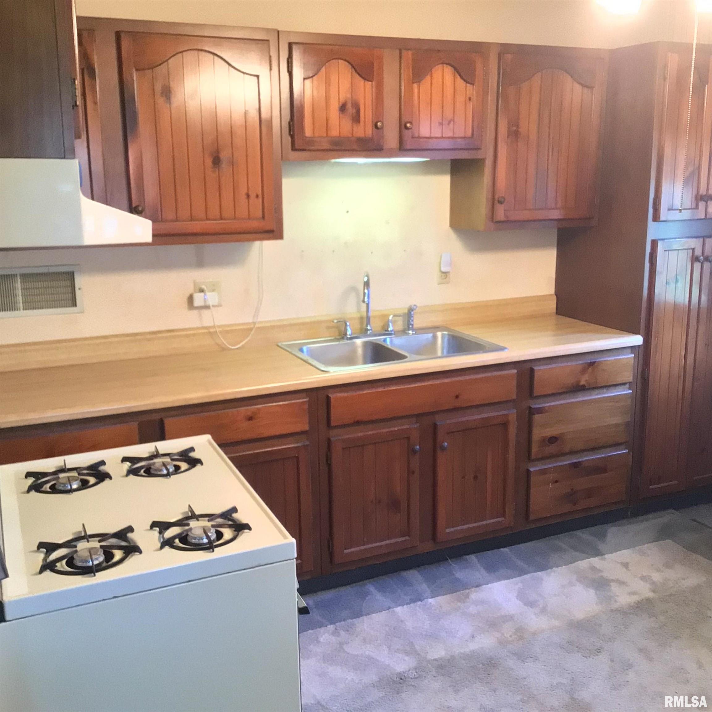 2804 Hoover Avenue Springfield, IL 62703 - Photo 2 of 16 Gallery Image 2