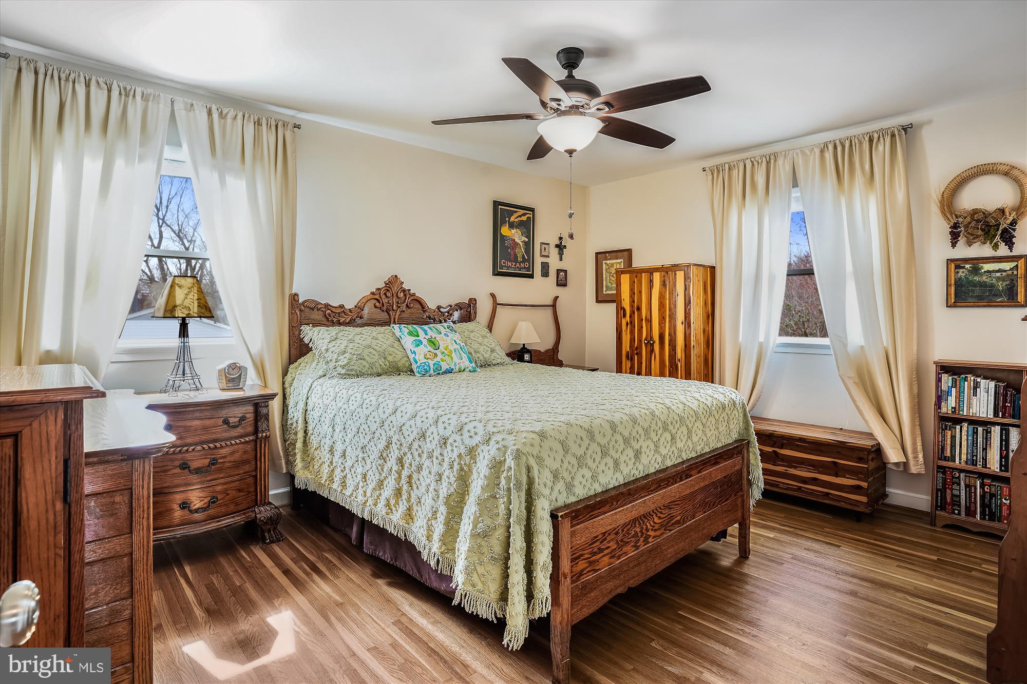 6610 Greenview Lane Springfield, VA 22152 - Photo 13 of 43 Great space & light filled primary bedroom.