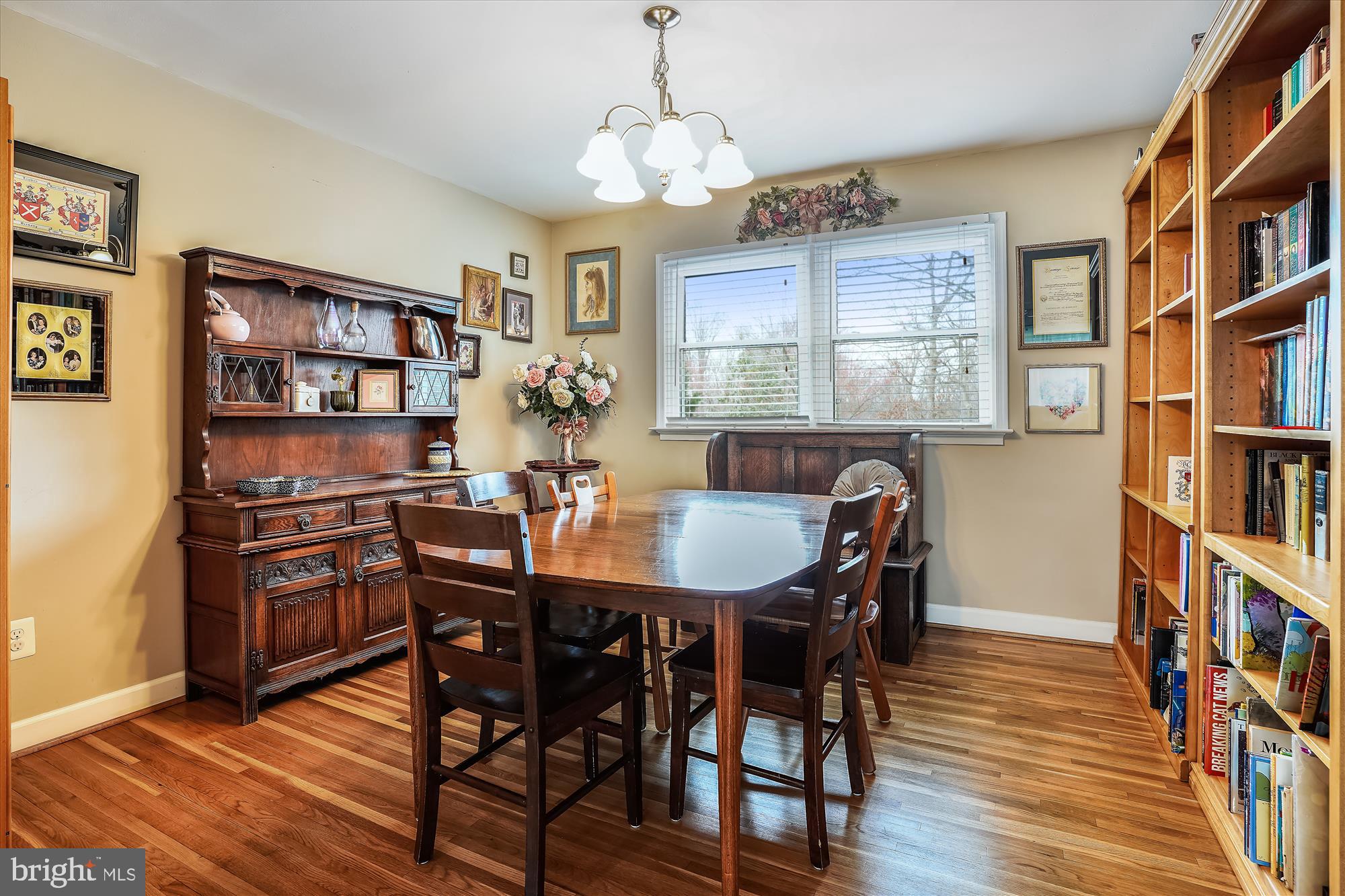 6610 Greenview Lane Springfield, VA 22152 - Photo 8 of 43 Separate large dining room with upgraded lighting.
