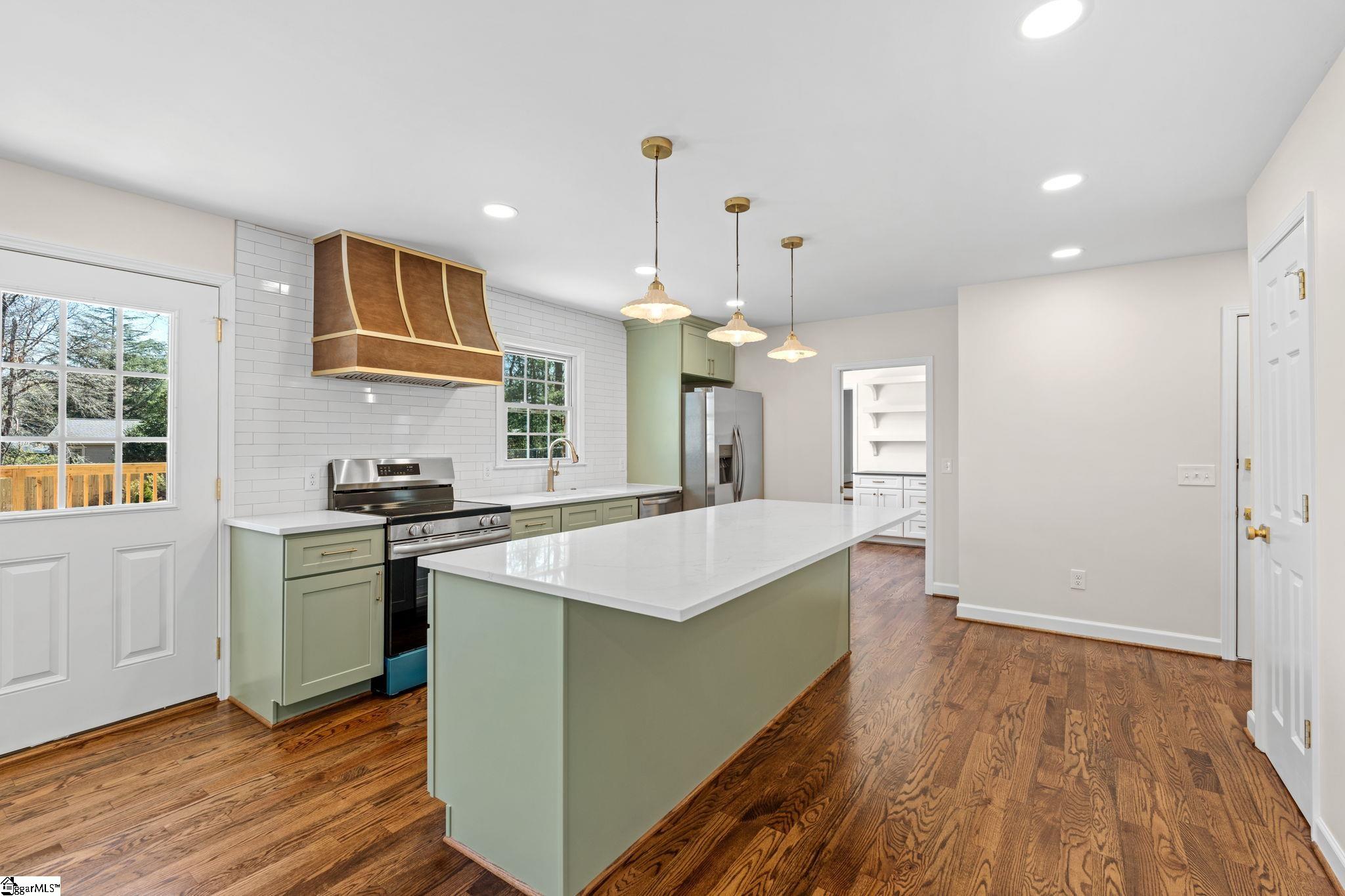 704 Hedgewood Terrace Greer, SC 29650 - Photo 2 of 28