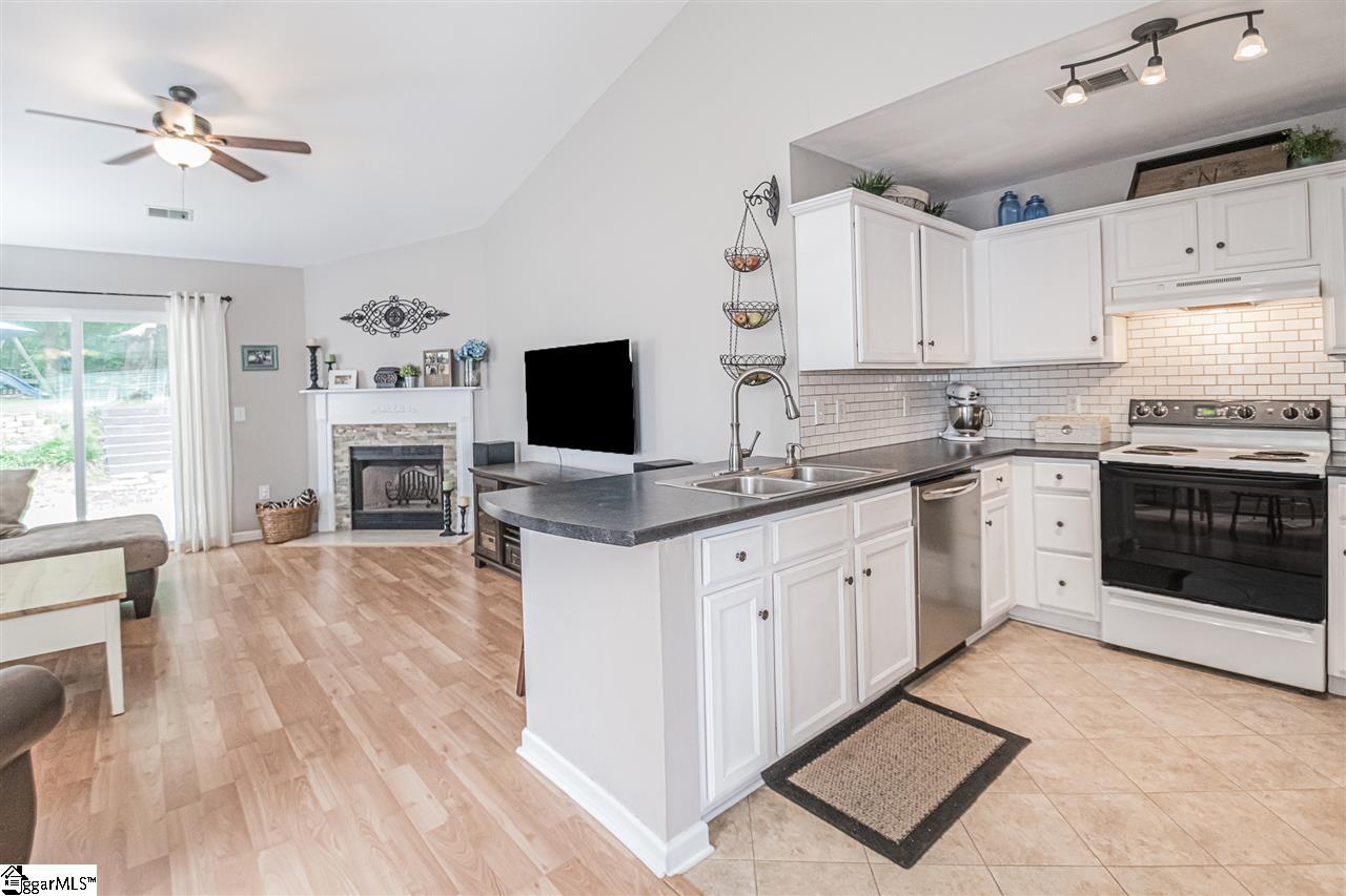 18 Renforth Road Simpsonville, SC 29681 - Photo 10 of 36 Gallery Image 10