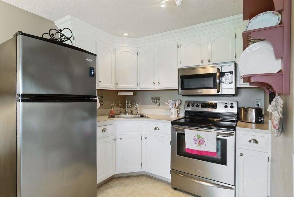 1801 Post Road, Unit 110 Wells, ME 04090 - Photo 11 of 14 Full Kitchen