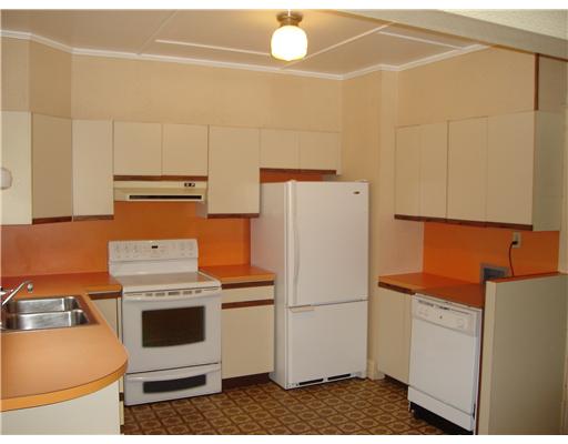 37 Bliss Mine Road Middletown, RI 02842 - Photo 4 of 19 Kitchen.