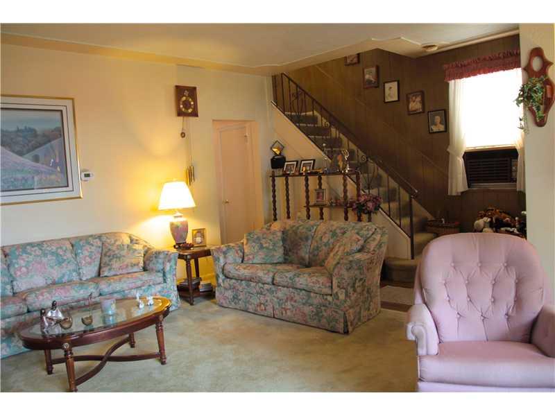 705 McCoy Road McKees Rocks, PA 15136 - Photo 3 of 25 Living Room.