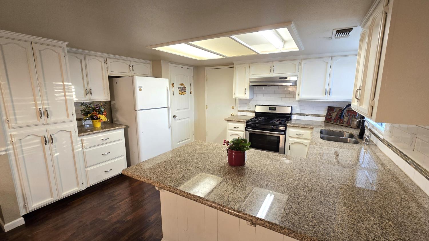 155 North Haney Avenue Reedley, CA 93654 - Photo 11 of 27 Kitchen View 2