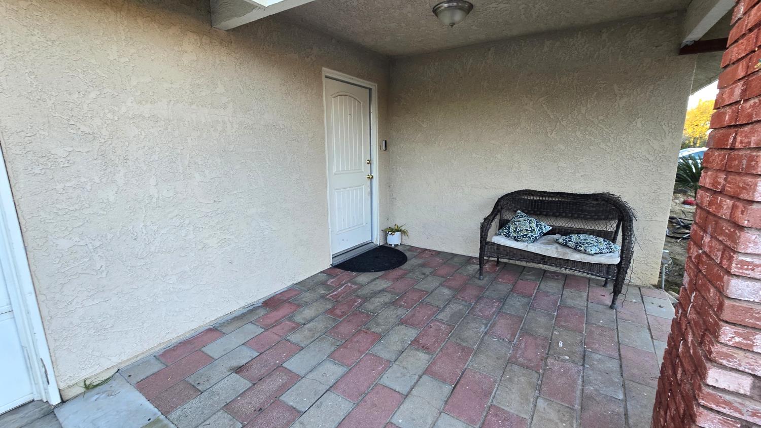 155 North Haney Avenue Reedley, CA 93654 - Photo 4 of 27 Front Porch