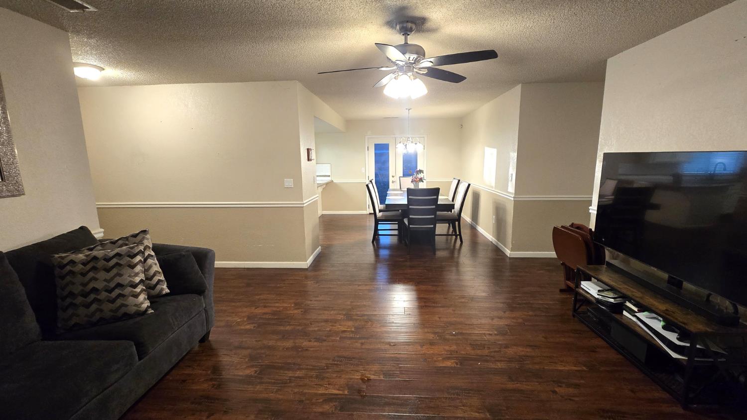 155 North Haney Avenue Reedley, CA 93654 - Photo 7 of 27 Living Room View 3