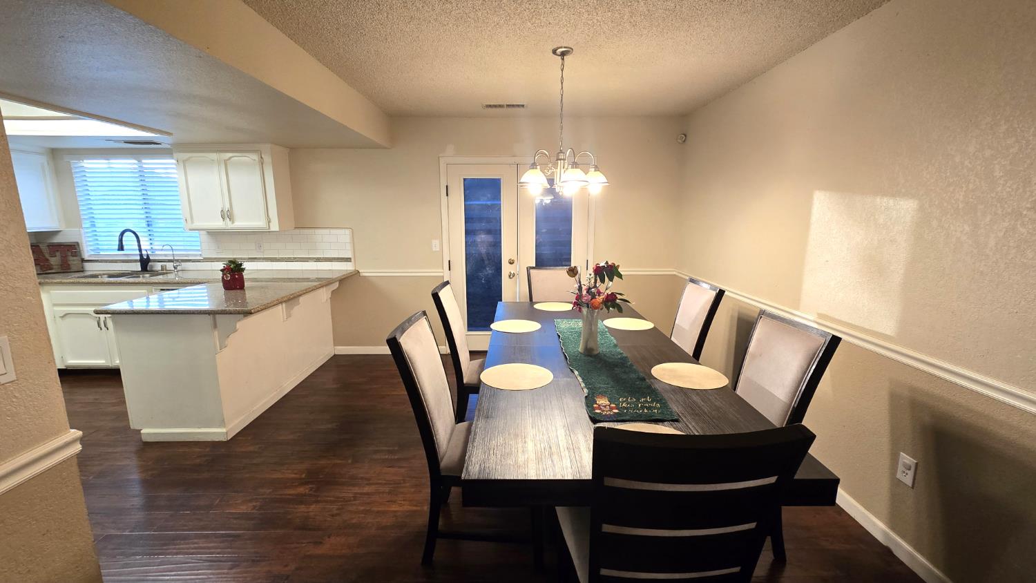155 North Haney Avenue Reedley, CA 93654 - Photo 8 of 27 Dining Room View 1