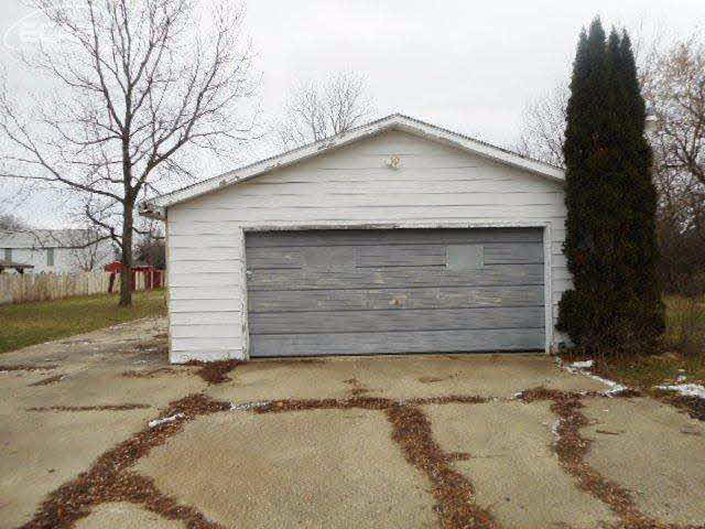 4170 North Center Road Flint, MI 48506 - Photo 14 of 16 21250739-13.JPG