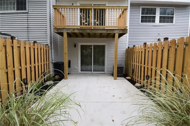 a view of entryway with a front door
