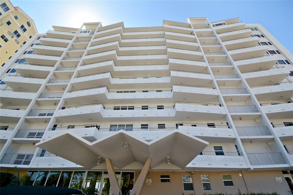 215 North Birch Road, Unit 1C Fort Lauderdale, FL 33304 - Photo 21 of 21 a front view of a building with balcony
