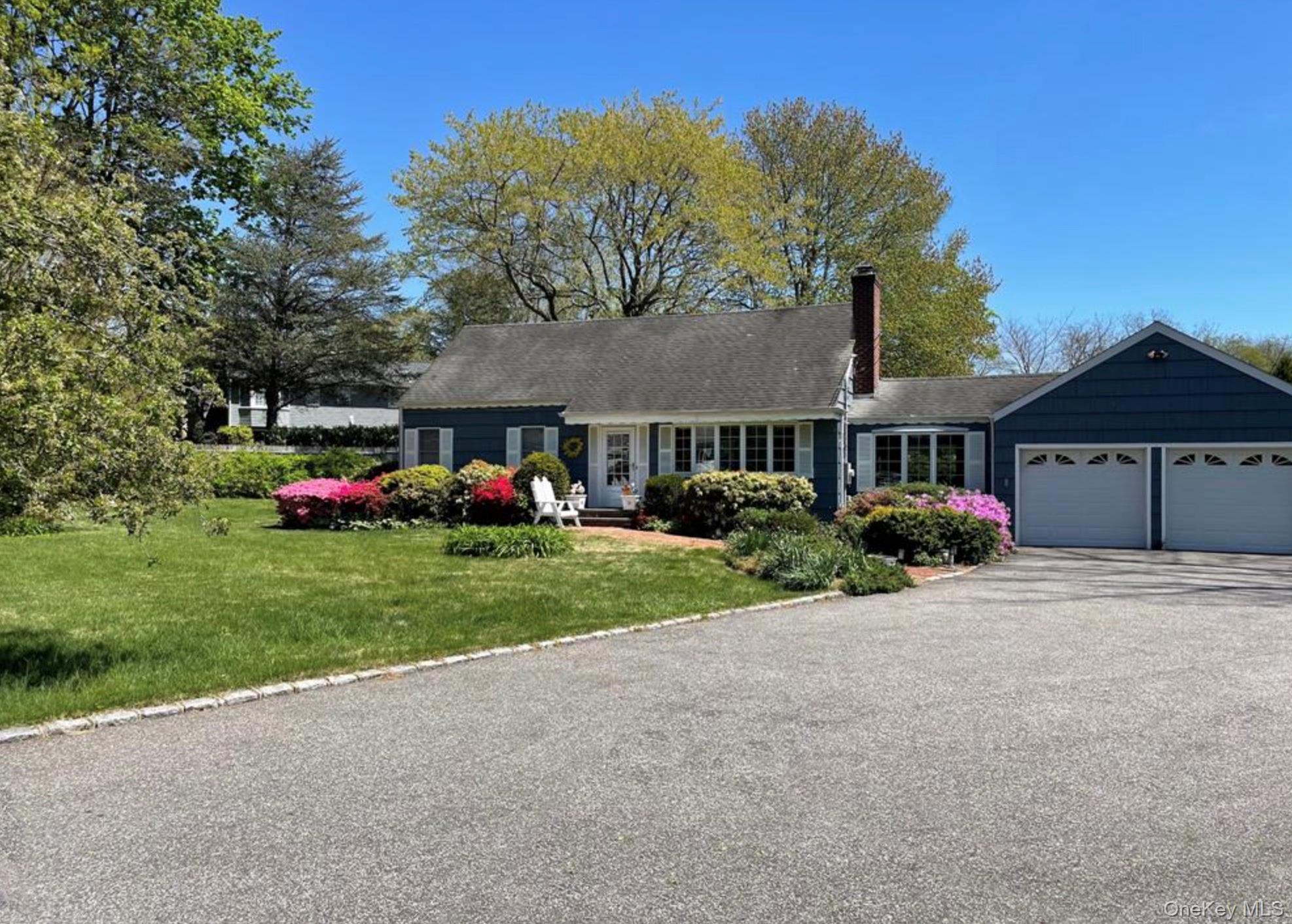 34 Little Neck Road Centerport, NY 11721 - Photo 4 of 16