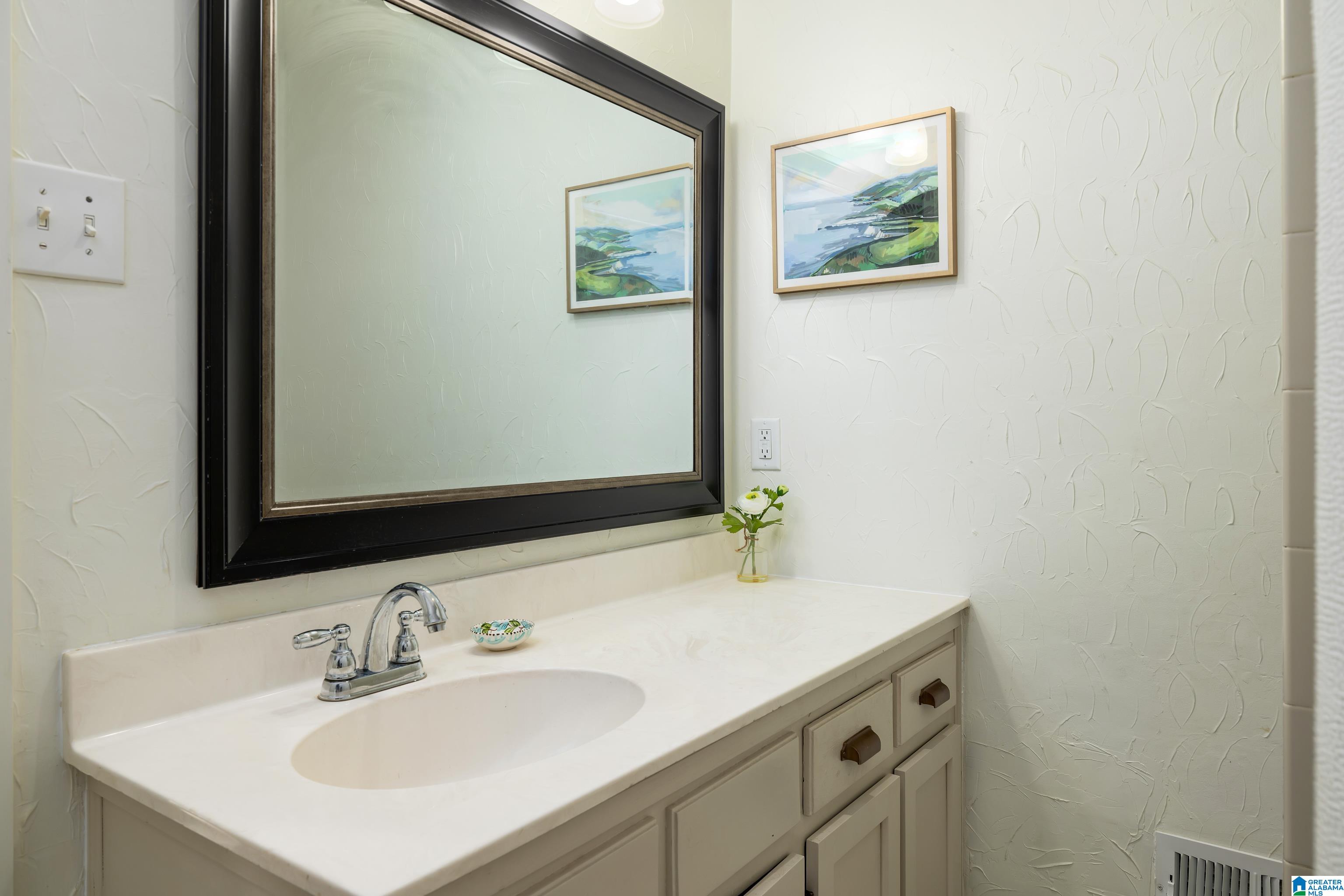 909 Broadway Street Birmingham, AL 35209 - Photo 32 of 42