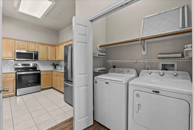 $295,000 | 2710 Grants Lake Boulevard, Unit T4, Sugar Land, TX 77479