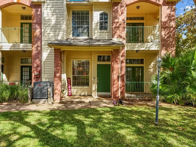 $295,000 | 2710 Grants Lake Boulevard, Unit T4, Sugar Land, TX 77479
