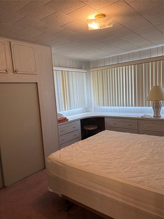 10057 110th Place, Unit 243 Largo, FL 33773 - Photo 23 of 32 a bedroom with a bed and a window