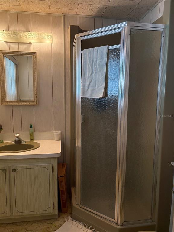 10057 110th Place, Unit 243 Largo, FL 33773 - Photo 27 of 32 a bathroom with a sink and mirror