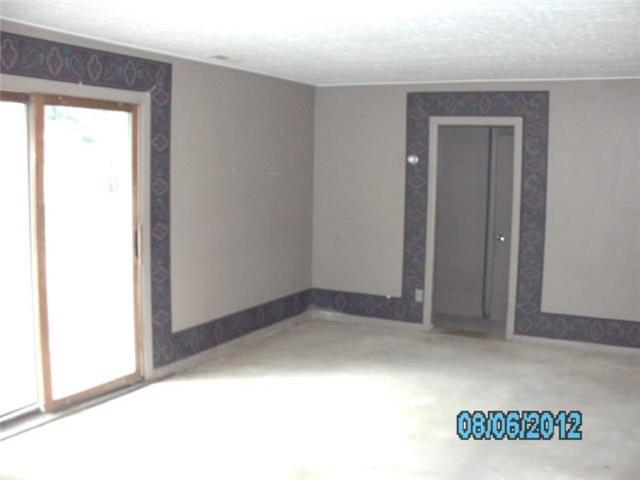 283 South Hamilton Road Columbus, OH 43213 - Photo 4 of 12