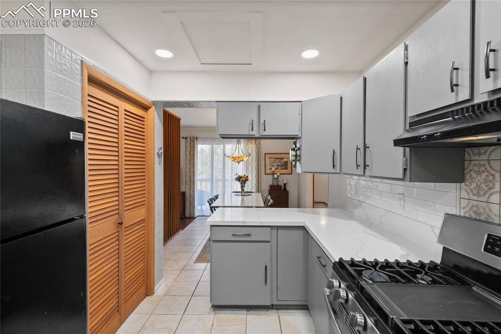 756 Spring Valley Drive Divide, CO 80814 - Photo 12 of 48 a large kitchen with a stove and a refrigerator