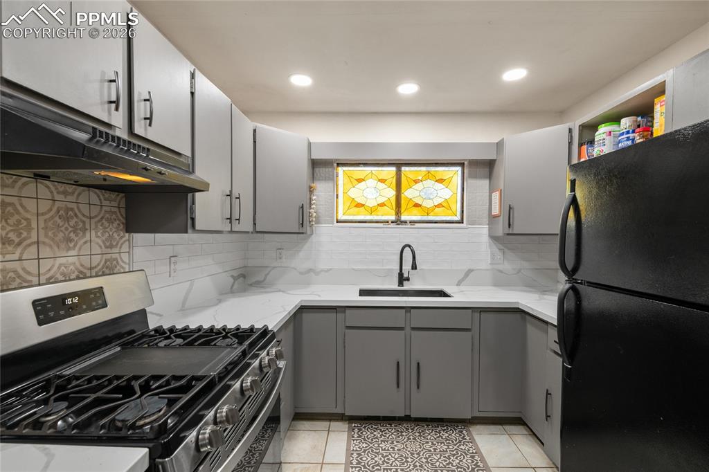 756 Spring Valley Drive Divide, CO 80814 - Photo 10 of 48 a kitchen with stainless steel appliances a stove a sink and a refrigerator