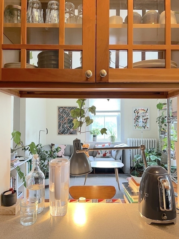 371 Harvard Street, Unit 3C Cambridge, MA 02138 - Photo 3 of 27 a living room with furniture
