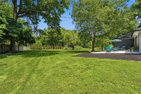 $425,000 | 1216 West 97th Street, Kansas City, MO 64114