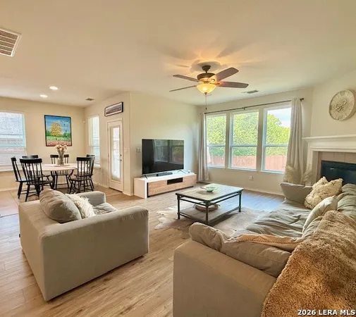 $2,700 | 10811 Yaupon Holly, Helotes, TX 78023