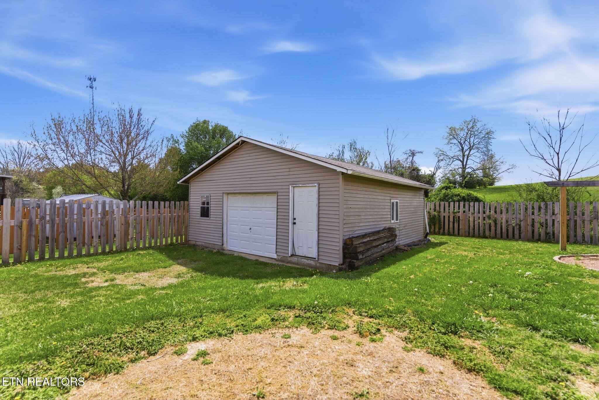 226 Acorn Drive Plainview, TN 37721 - Photo 2 of 21 039_DSC09639