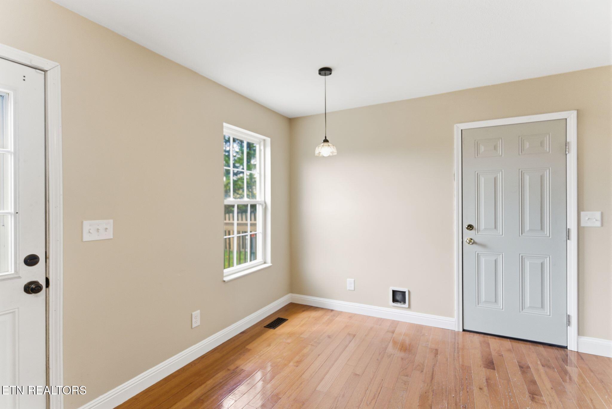 226 Acorn Drive Plainview, TN 37721 - Photo 4 of 21 006_DSC09528