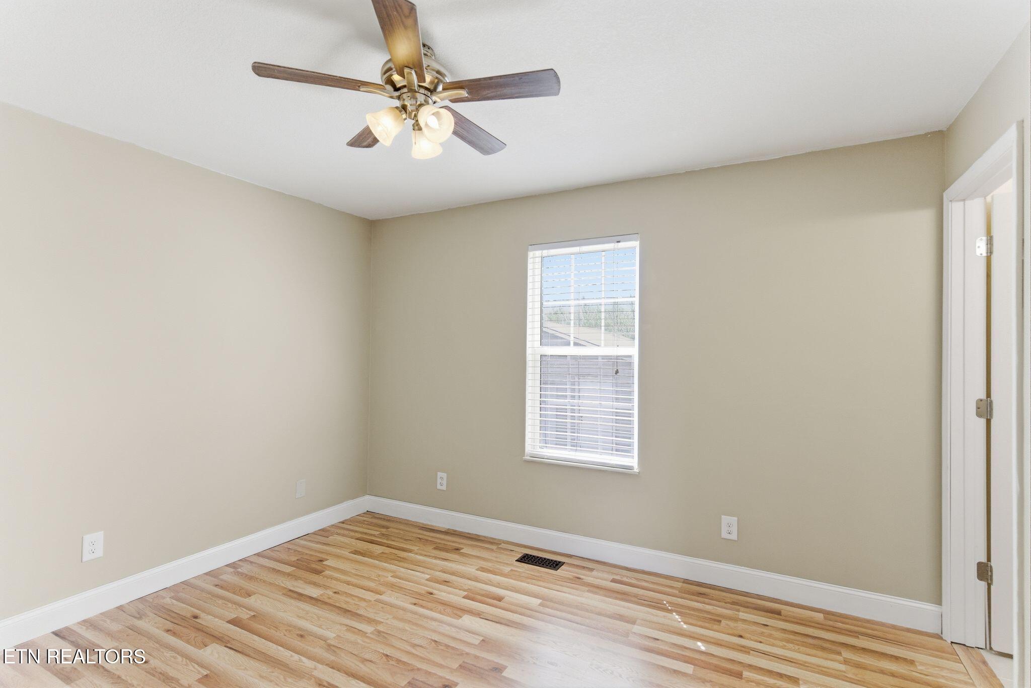 226 Acorn Drive Plainview, TN 37721 - Photo 8 of 21 020_DSC09591
