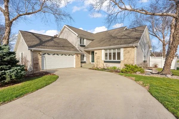 $385,000 | 2501 Cherry Hills Drive, Champaign, IL 61822