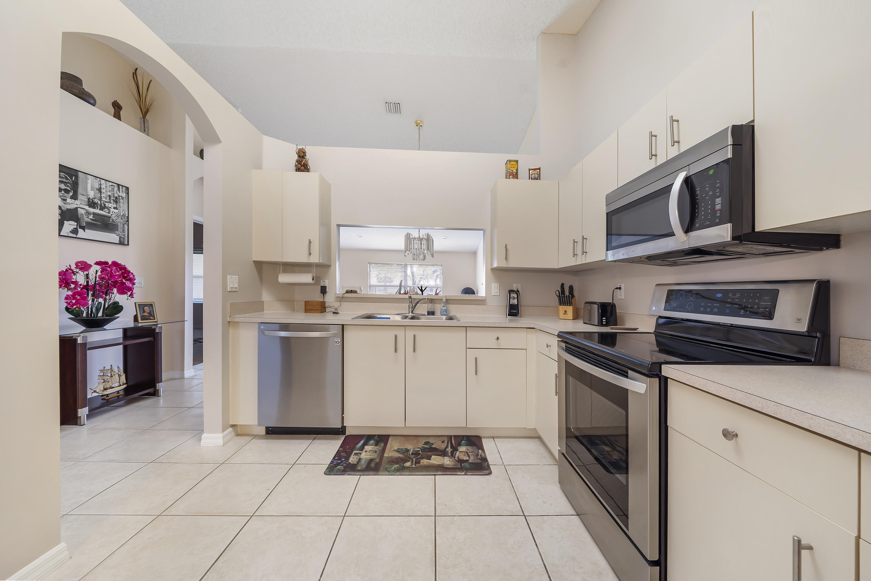 6090 Heliconia Road Delray Beach, FL 33484 - Photo 3 of 20 Kitchen