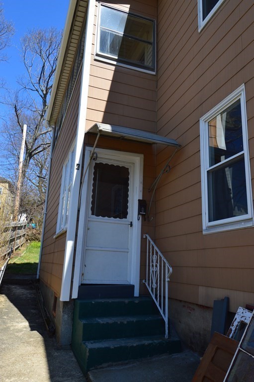 4 Maxwell Court Worcester, MA 01607 - Photo 3 of 29