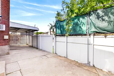 $899,000 | 138-19 Caney Lane | Rosedale