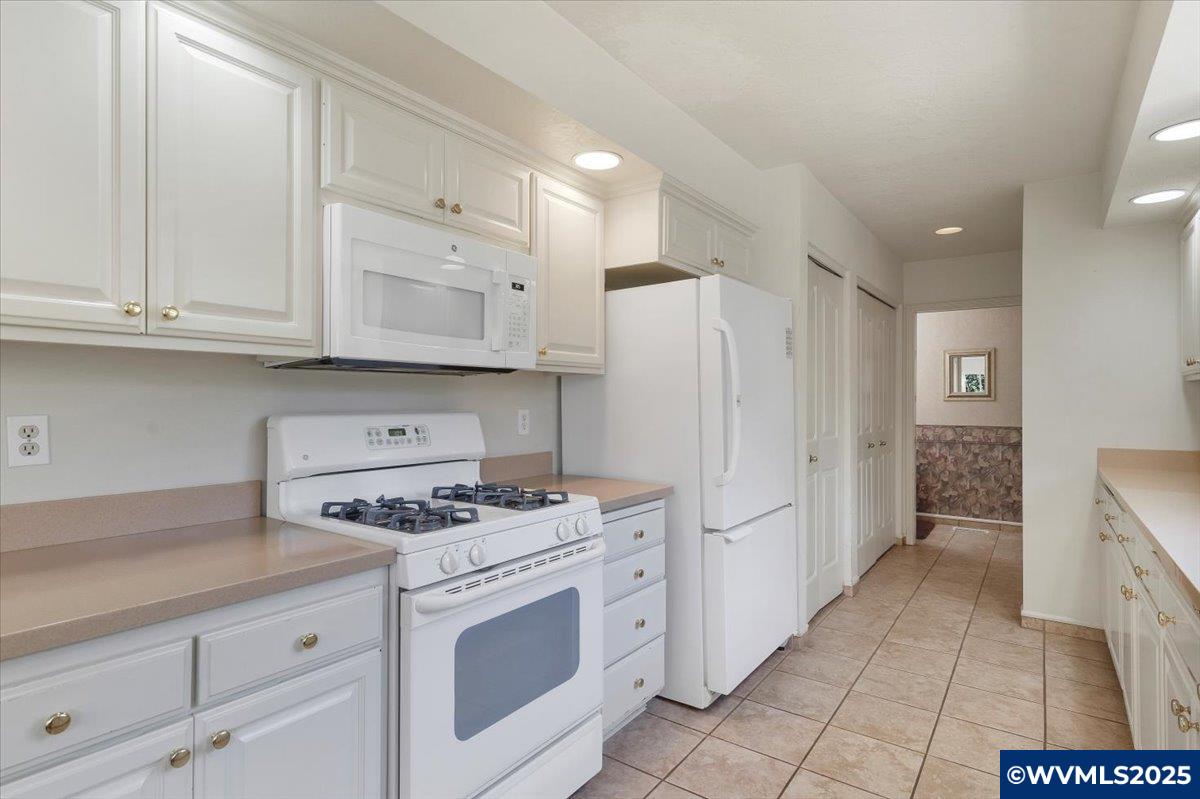 1753 Springtime Court Northeast Keizer, OR 97303 - Photo 13 of 45