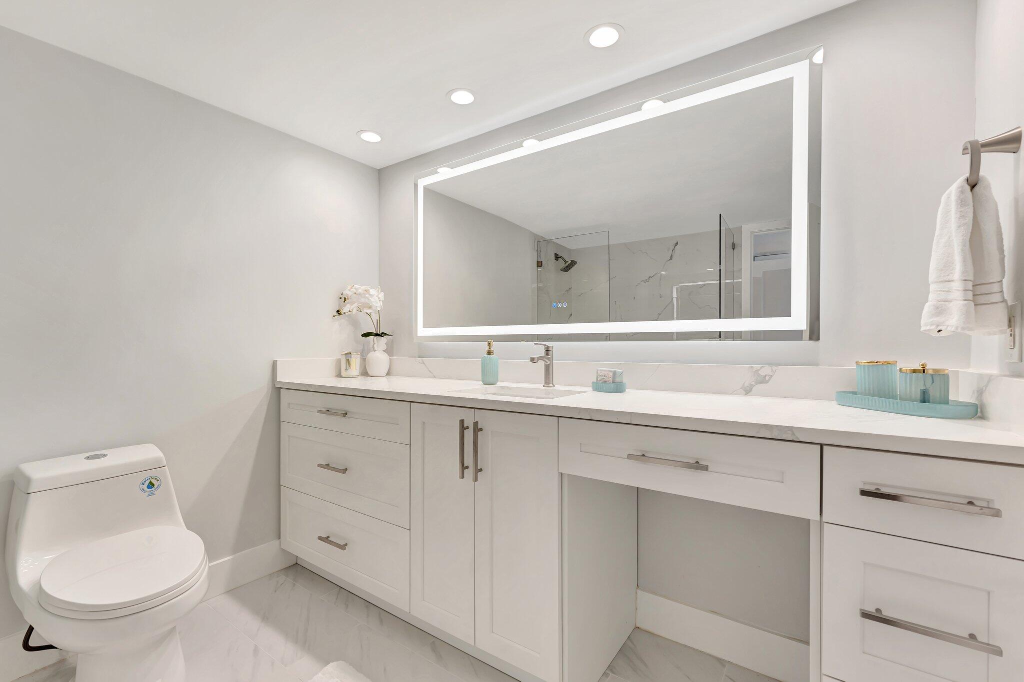 1180 South Ocean Boulevard, Unit 15B Boca Raton, FL 33432 - Photo 18 of 32 Primary Bathroom